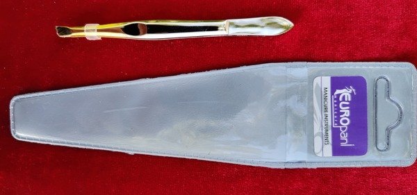 Пинцет для бровей золотой EUROpani TW-03G