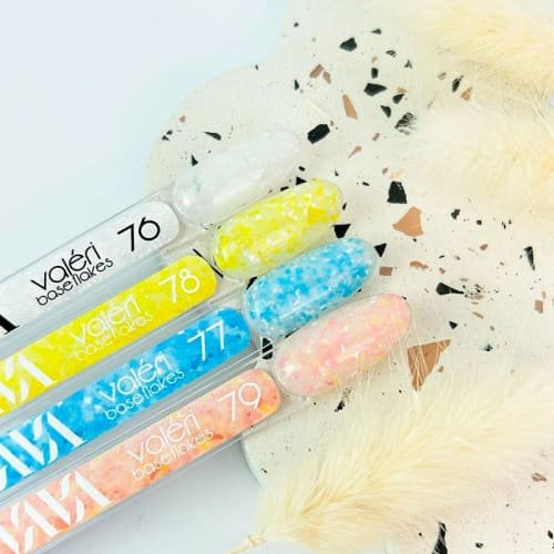 Цветная база Valeri Flakes base №076 (Молочная с белой поталью), 6 мл